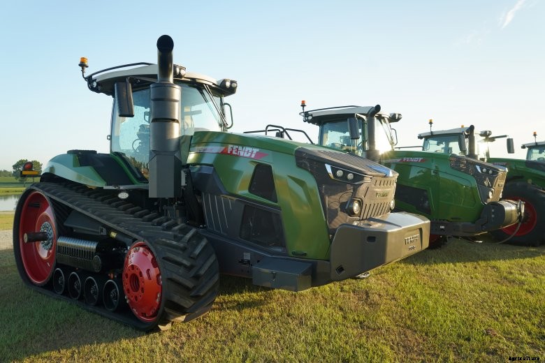 A line of Fendt 1100 Vario MT track tractors